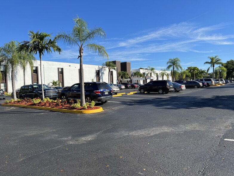 8333 W McNab Rd, Tamarac, FL for lease - Building Photo - Image 2 of 10