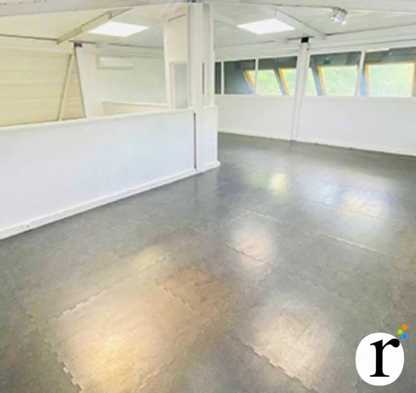 Office in Wasquehal for lease Building Photo- Image 1 of 7