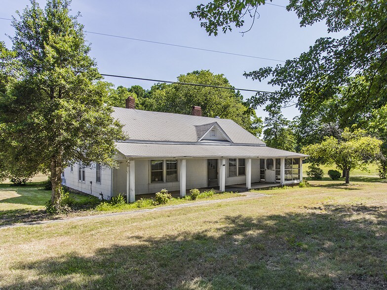 908 Gallimore Dairy Rd, High Point, NC 27265