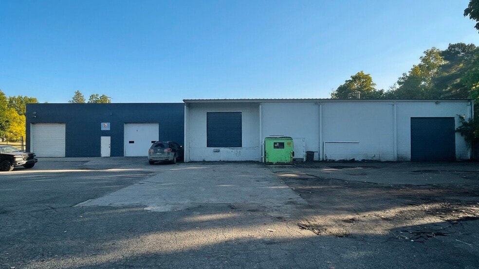 391 E Wilson Ave, Pontiac, MI for lease - Building Photo - Image 2 of 7
