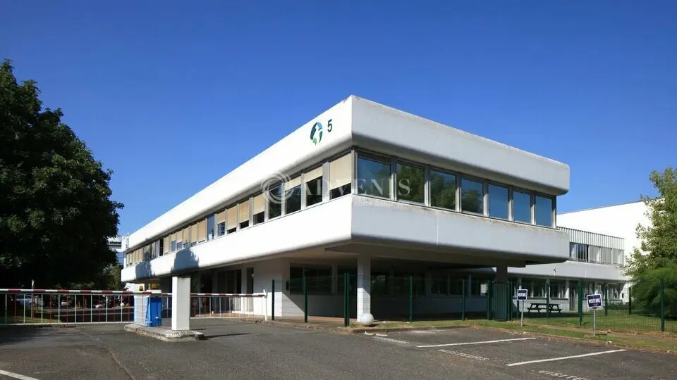 Industrial in Tremblay-en-France for lease Building Photo- Image 1 of 7