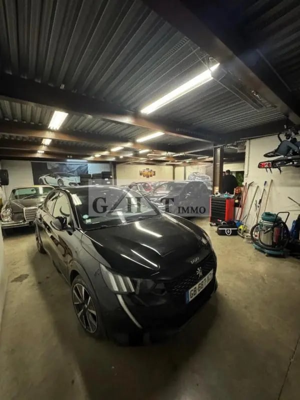 Office in Noisy-le-Grand for lease Building Photo- Image 1 of 3