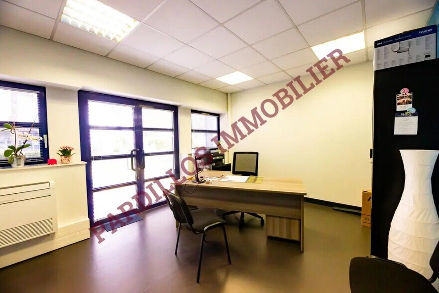 Office in Mondeville for lease - Interior Photo - Image 1 of 1