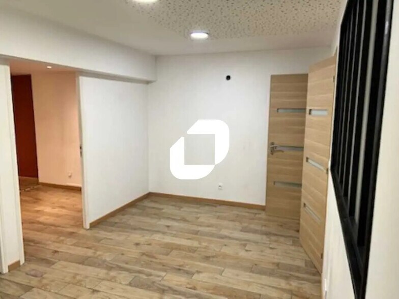 Retail in Le Bouscat for lease - Interior Photo - Image 1 of 4