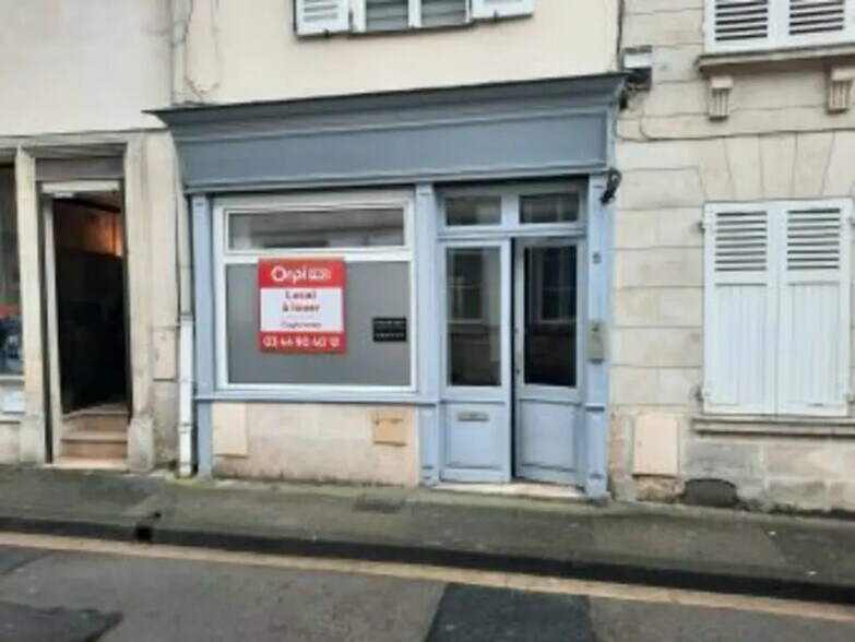 Office in Compiègne for lease - Building Photo - Image 1 of 4
