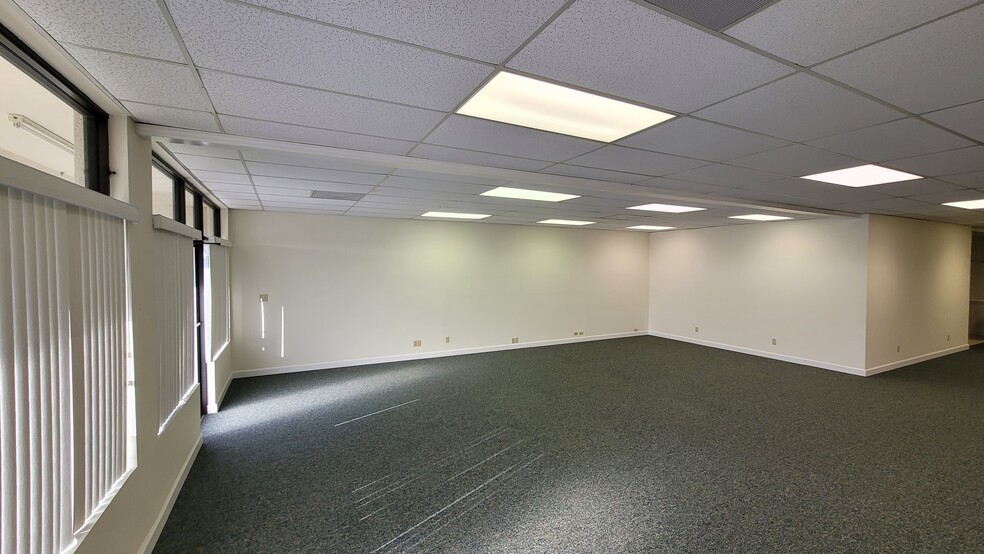 563 Blanding Blvd, Orange Park, FL for lease - Interior Photo - Image 3 of 22