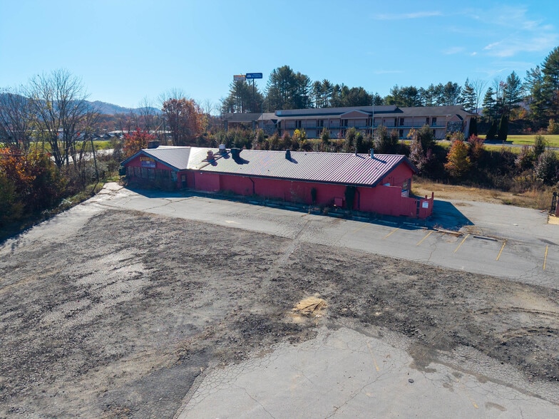 1941 Champion Dr, Canton, NC for sale - Building Photo - Image 3 of 21