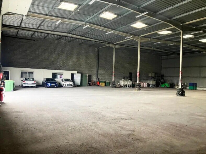 Office in Le Plessis-Pâté for lease - Interior Photo - Image 2 of 3