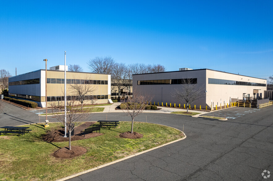 202 Campus Dr, Somerset, NJ for lease - Building Photo - Image 1 of 6