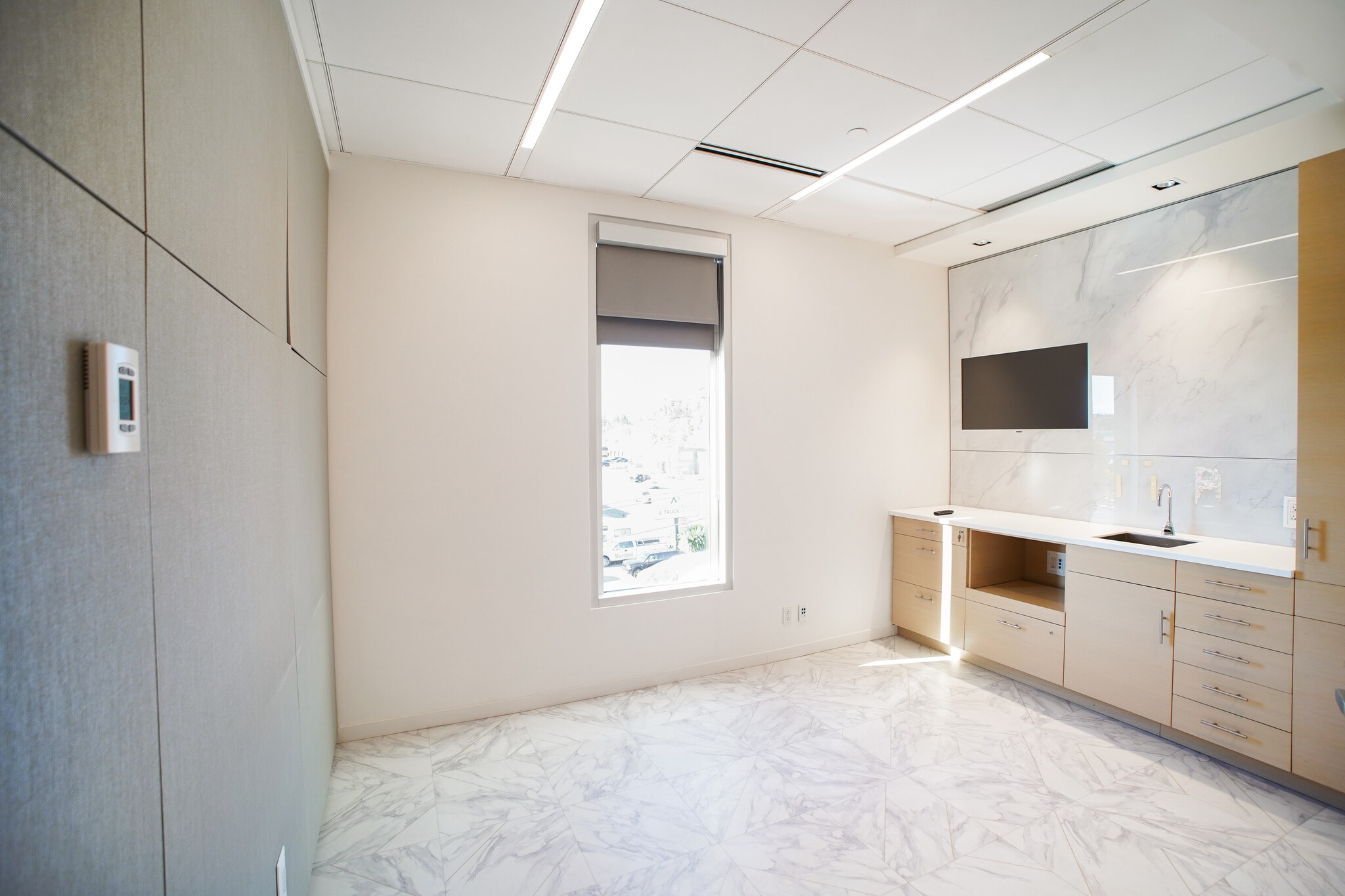 3916 Macleod Trl SE, Calgary, AB for lease Interior Photo- Image 1 of 13