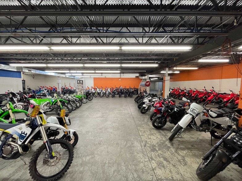 2302 Devereux Rd, Glenwood Springs, CO for sale - Interior Photo - Image 2 of 10