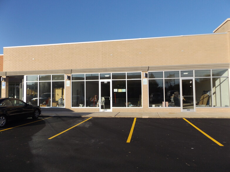 500-550 W Northwest Hwy, Arlington Heights, IL for lease - Building Photo - Image 3 of 9