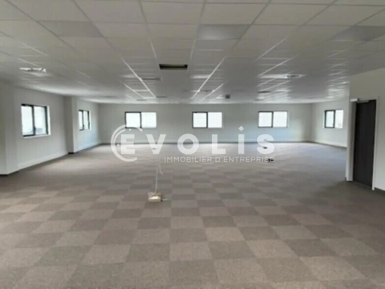 139 Rue Isaac Asimov, Bourgoin-Jallieu for lease - Building Photo - Image 3 of 40