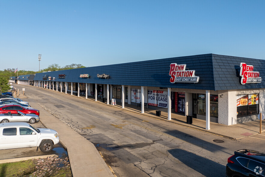 4700 N University St, Peoria, IL for lease - Primary Photo - Image 1 of 15