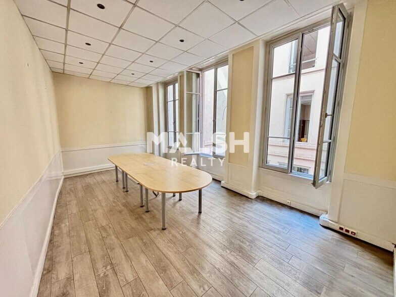 Office in Lyon for lease - Interior Photo - Image 3 of 11