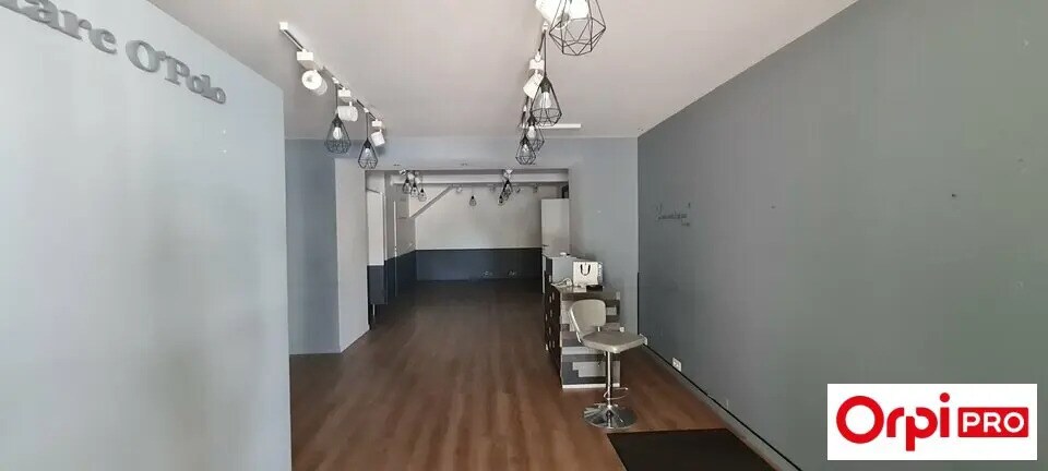 Retail in Plérin for lease - Interior Photo - Image 2 of 6