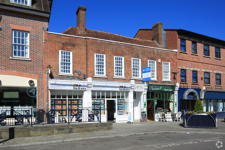 34-36 High St, Crawley for lease - Primary Photo - Image 1 of 3