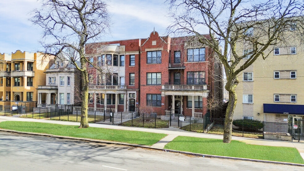 4715 S Michigan Ave, Chicago, IL for sale - Building Photo - Image 1 of 5