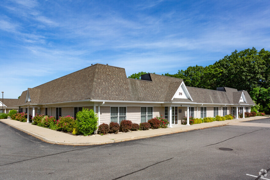 215 Hallock Rd, Stony Brook, NY for lease - Building Photo - Image 1 of 7