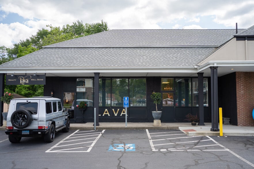 900 Farmington Ave Turnkey Investment portfolio of 2 properties for sale on LoopNet.com - Building Photo - Image 2 of 7