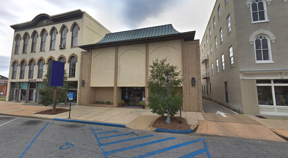 223 E Broad St, Eufaula, AL 36027