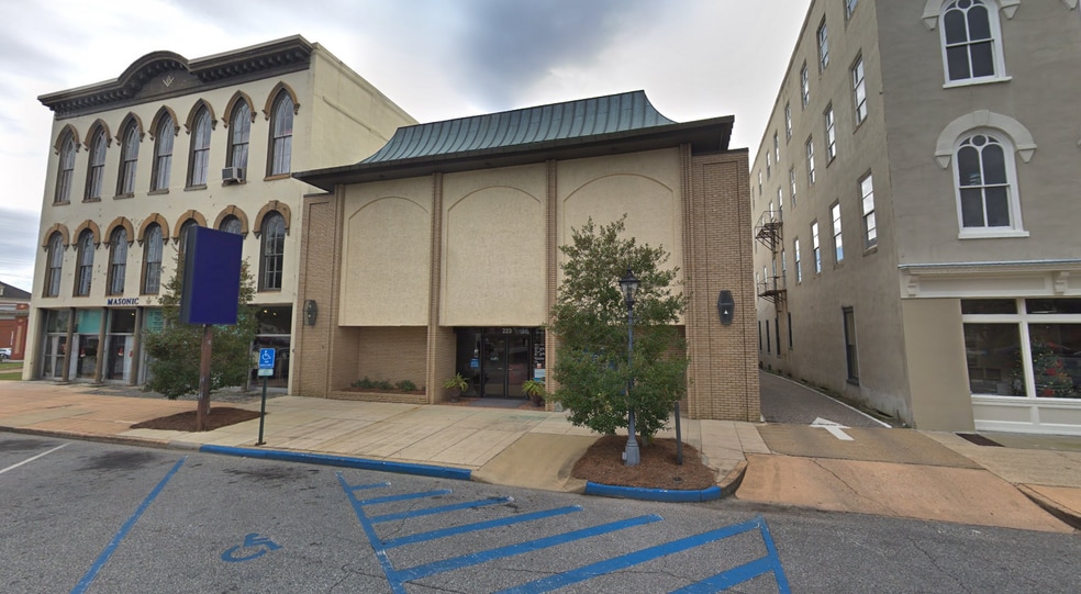 223 E Broad St, Eufaula, AL for sale - Primary Photo - Image 1 of 1