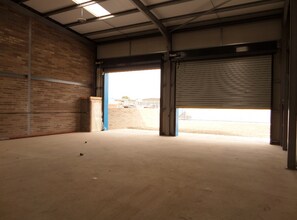 Newlands Way, Bradford for lease Interior Photo- Image 2 of 2