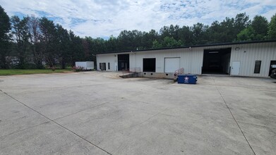 1085 Parkway Industrial Park Dr, Buford, GA for lease Building Photo- Image 2 of 8