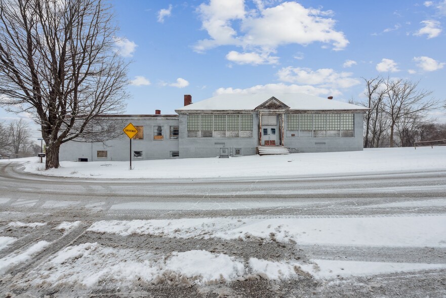 1131 Sunview ave, Jeannette, PA for sale - Primary Photo - Image 1 of 10