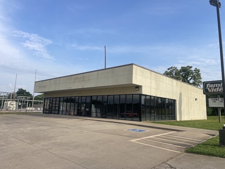 2525 N Milt Phillips Ave, Seminole, OK for lease - Building Photo - Image 1 of 4