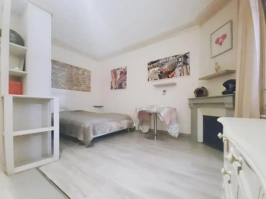 Levallois-Perret, HDS 92300 -  -  - Interior Photo - Image 1 of 4