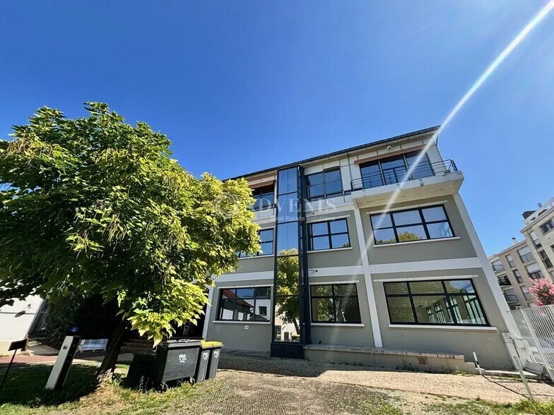 Office in Joinville-le-Pont for lease - Building Photo - Image 1 of 10