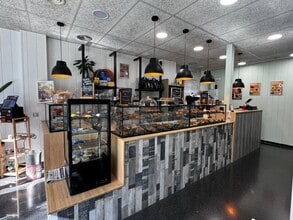 Retail in Barcelona, Barcelona for lease Interior Photo- Image 2 of 11