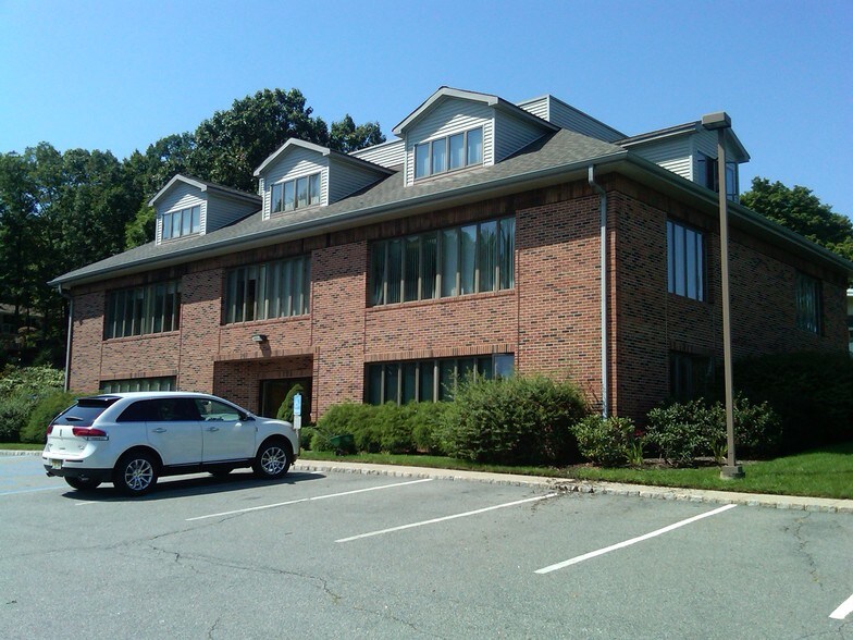 15 Kiel Ave, Kinnelon, NJ for sale - Primary Photo - Image 1 of 1