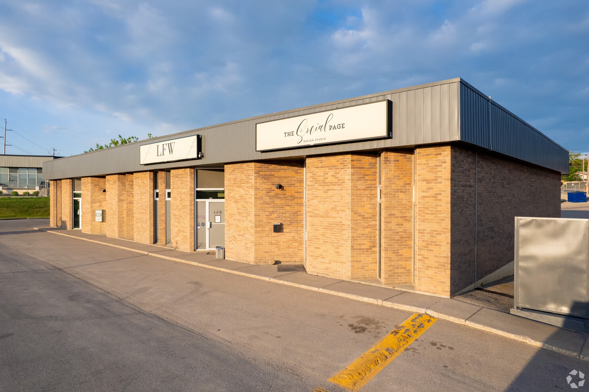 421-427 Forge Rd SE, Calgary, AB for sale Primary Photo- Image 1 of 1