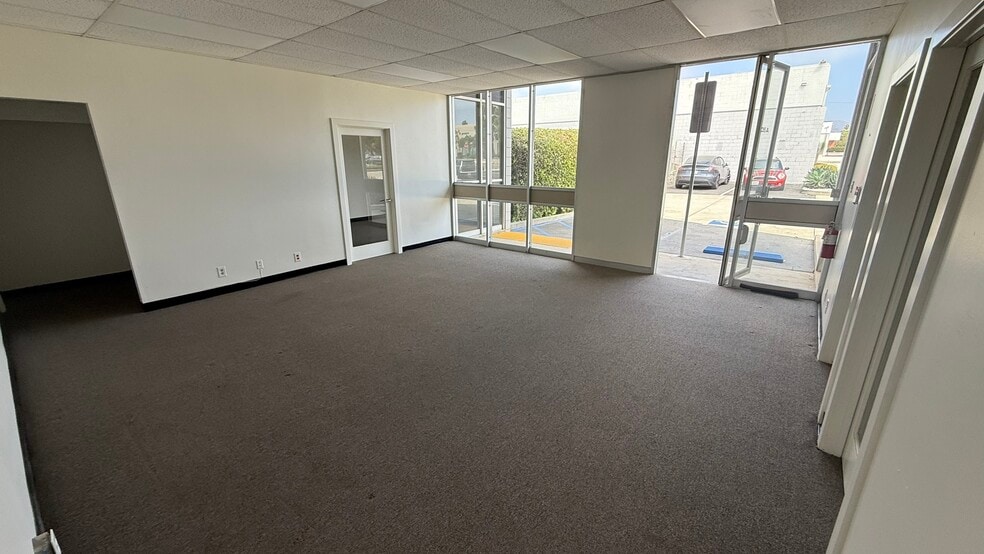 2005 Palma Dr, Ventura, CA for lease - Building Photo - Image 2 of 6