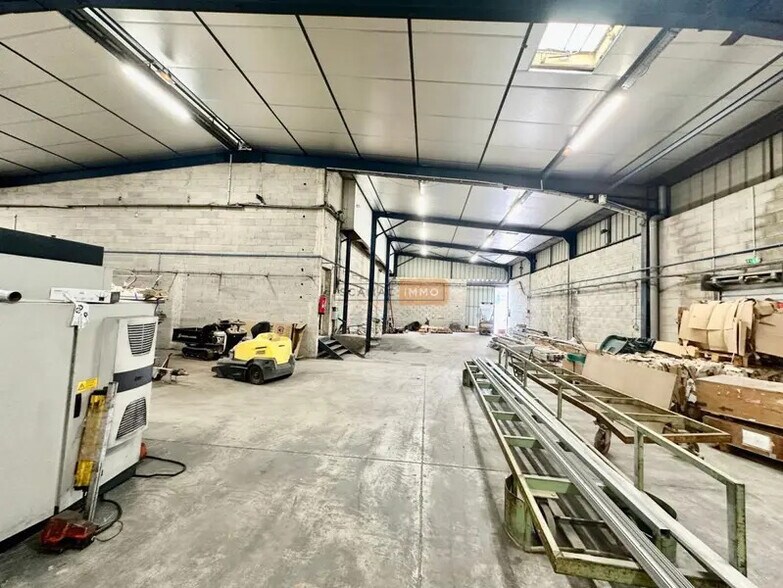 Industrial in Puget-sur-Argens for lease - Interior Photo - Image 2 of 6