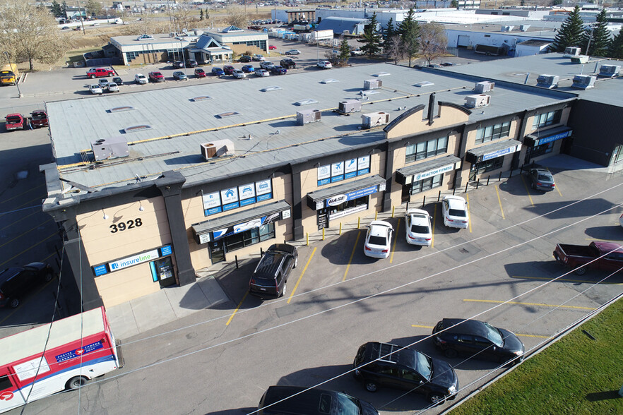 3920-3928 Edmonton Trl NE, Calgary, AB for lease - Building Photo - Image 3 of 7