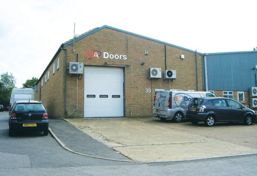 Church Rd, Leatherhead for lease - Building Photo - Image 3 of 17