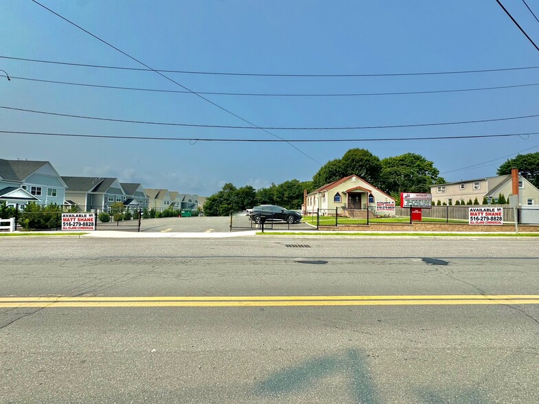 515 Atlantic Ave, Bellport, NY for sale - Building Photo - Image 1 of 23