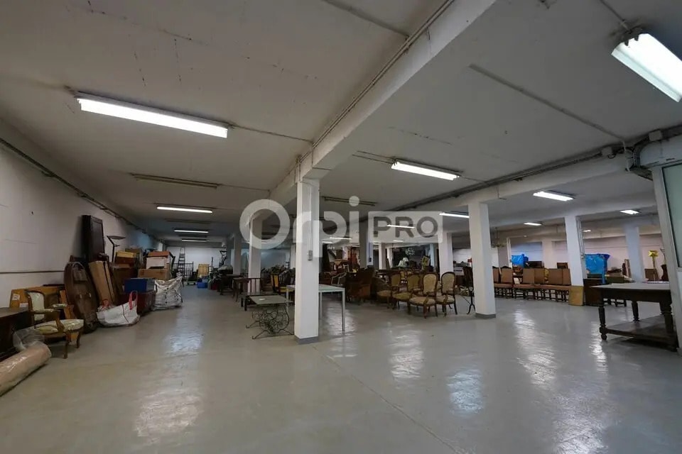 Office in Villeurbanne for lease Interior Photo- Image 1 of 10