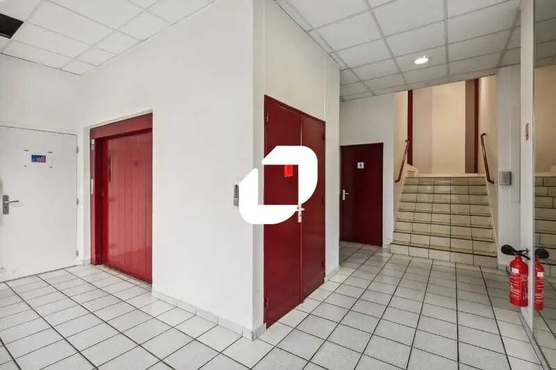 1-4 Impasse De La Noisette, Verrières-le-Buisson for lease - Interior Photo - Image 2 of 10