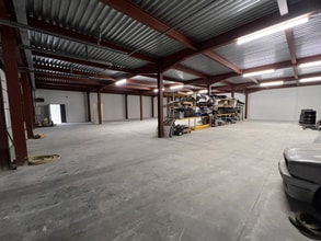 Flex in Marseille for lease Interior Photo- Image 2 of 3