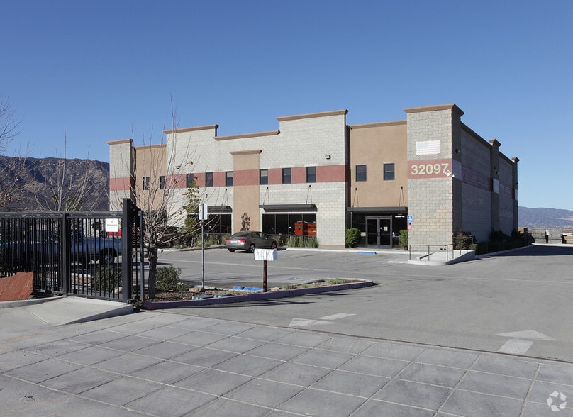 32097 Corydon Rd, Lake Elsinore, CA for lease - Building Photo - Image 3 of 4