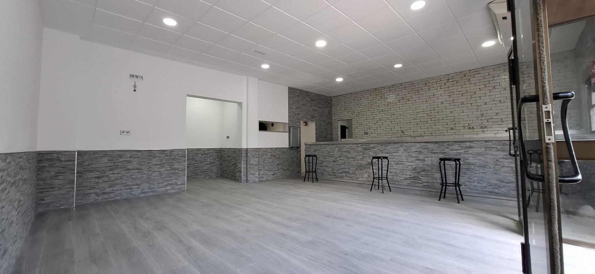 Retail in Lora del Río, Sevilla for sale Primary Photo- Image 1 of 25