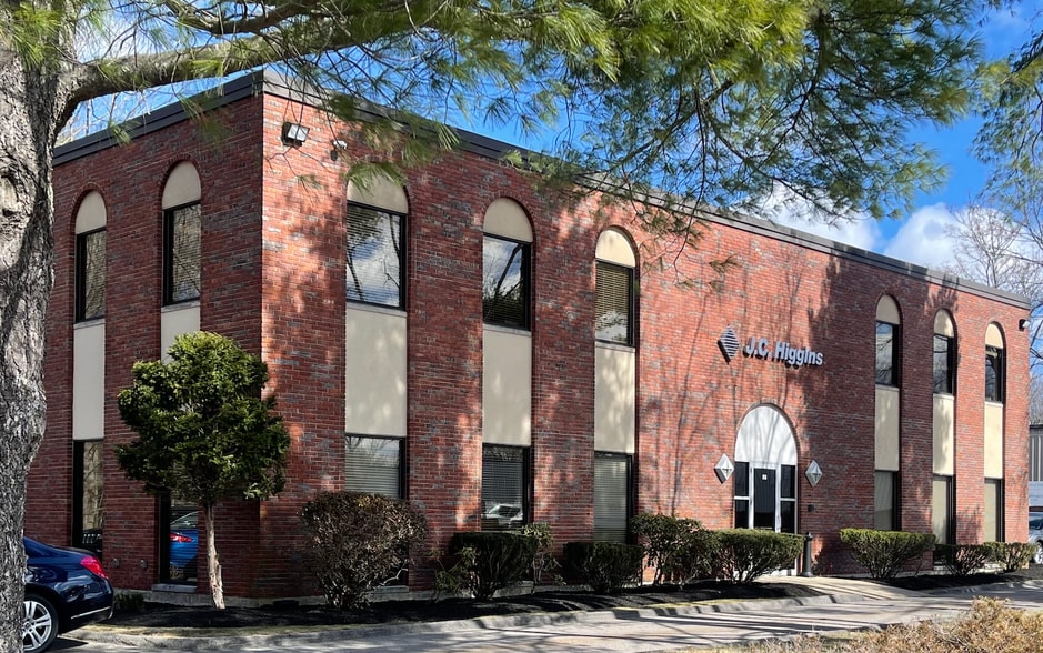 70 Hawes Way portfolio of 2 properties for sale on LoopNet.com - Building Photo - Image 1 of 7