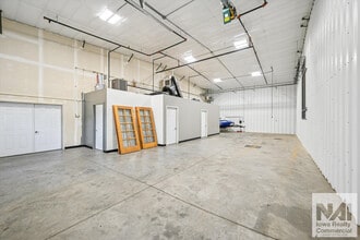 4151 3rd Ave, Marion, IA for lease Interior Photo- Image 2 of 14