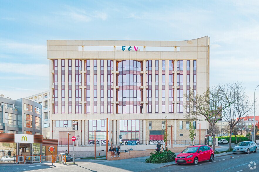 Calle de Medea, 4, Madrid, Madrid for sale - Building Photo - Image 2 of 4