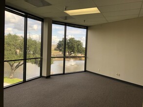 10707 Corporate Dr, Stafford, TX for lease Interior Photo- Image 2 of 15