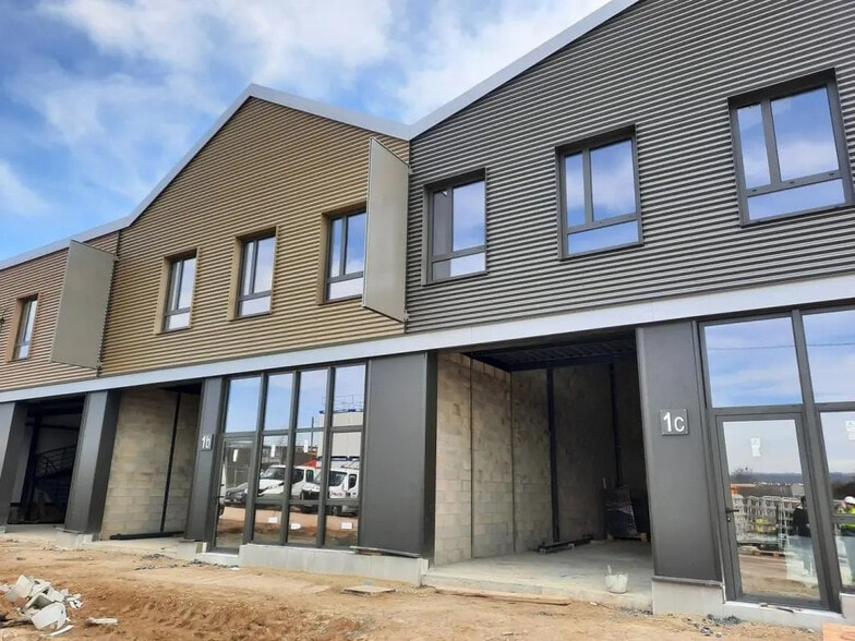 Office in Groslay for lease - Building Photo - Image 2 of 5